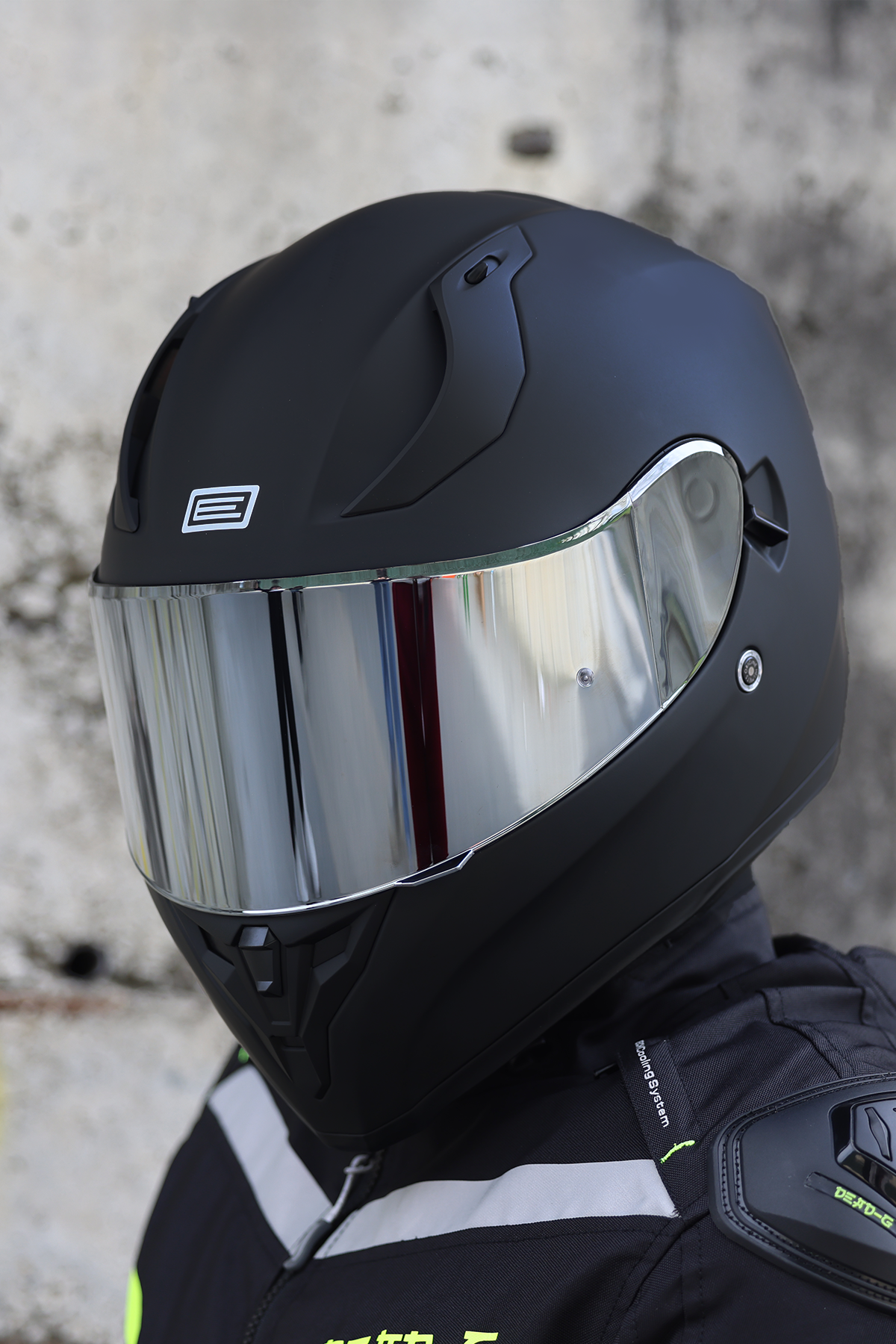 Strada Mat Siyah Kask (Güneş Vizörlü)