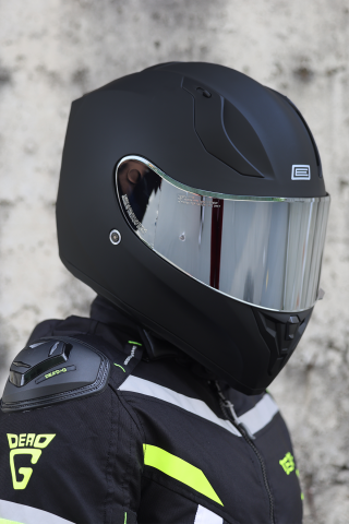 Strada Mat Siyah Kask (Güneş Vizörlü)