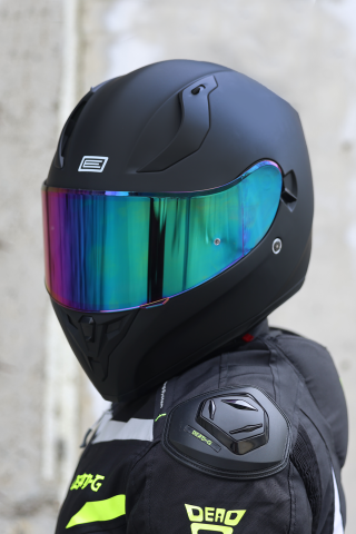Strada Mat Siyah Güneş Vizörlü Kask Gökkuşağı Camlı