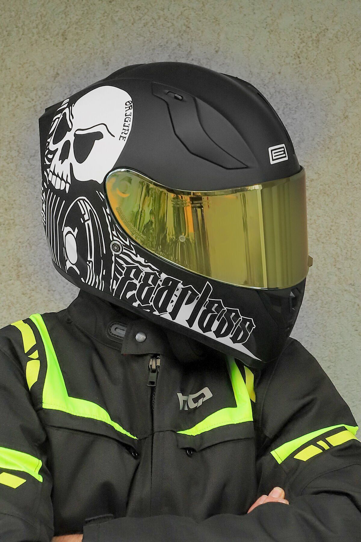 Strada Fearless Mat Siyah-Beyaz Güneş Vizörlü Kask Iridium Sarı Camlı