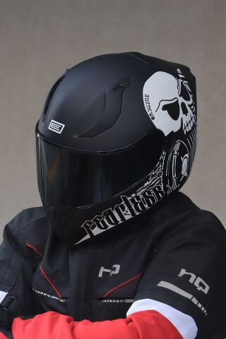 Strada Fearless Mat Siyah-Beyaz Güneş Vizörlü Kask Siyah Camlı