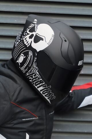 Strada Fearless Mat Siyah-Beyaz Güneş Vizörlü Kask Siyah Camlı