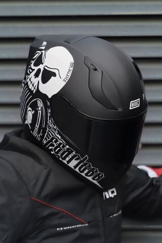 Strada Fearless Mat Siyah-Beyaz Güneş Vizörlü Kask Siyah Camlı